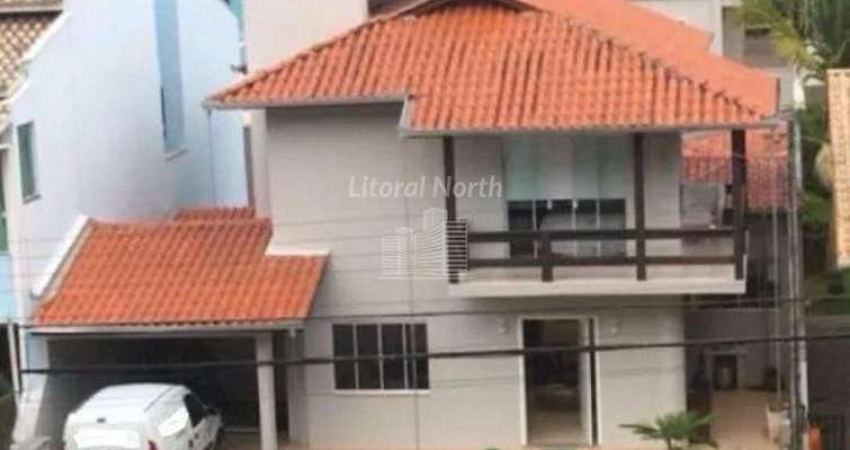 Casa em condomínio de alto padrão.