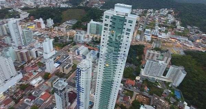 Apartamento na Barra Norte