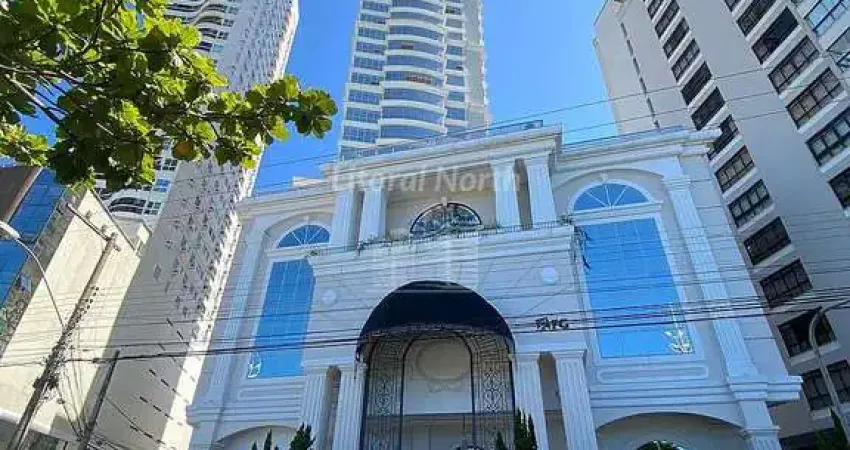 Apartamento de altíssimo padrão com piscina privativa de frente para o mar