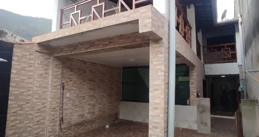 Sobrado no jardim casa branca pertinho da rodovia não tem chentes à 5 minutos de carro até o centro da cidade ótima localização proprietário aceita carro até 50.000 mil