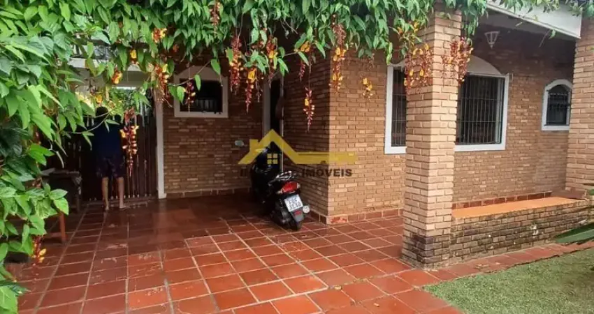 Casa no bairro praia das palmeiras lado praia à 200 metros da orla da praia em excelente localização com escritura definitiva