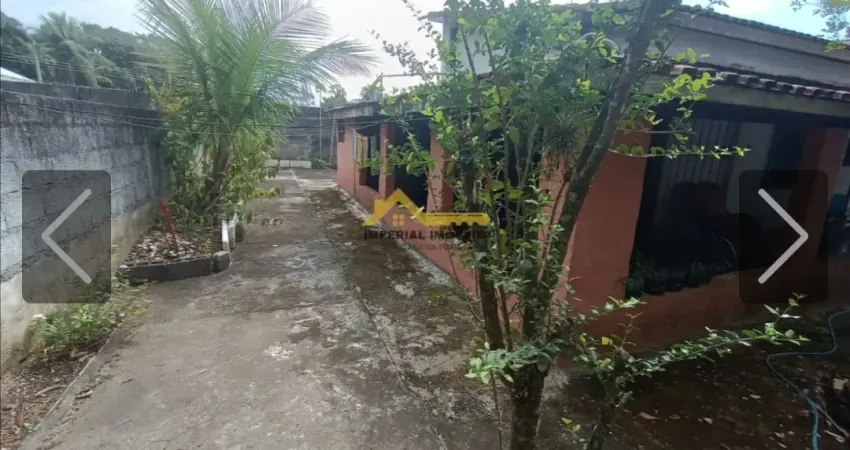 Casa com 600 metros de área total sendo 20x30 escritura definitiva  bairro: enseada são sebastião-sp