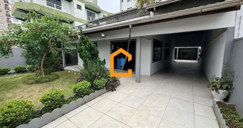 Casa de 305m² com 4 quartos (1 suíte) | mobiliada | 170 metros do mar | centro de navegantes/sc