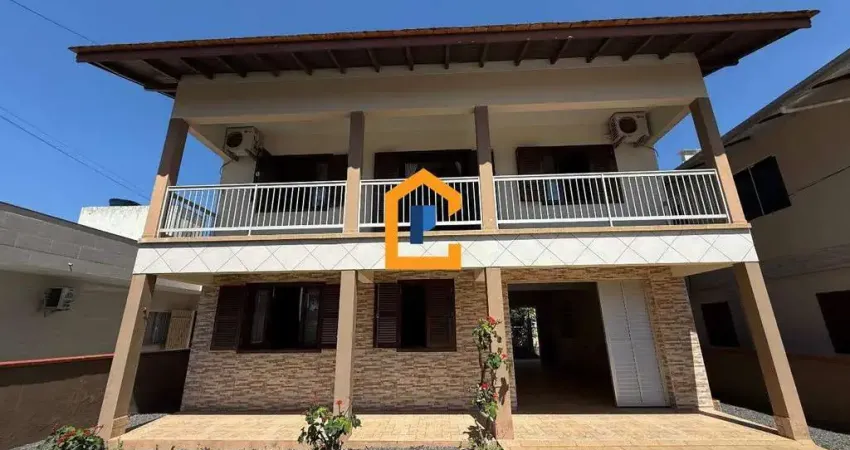 Casa semimobiliada com 336m² de terreno | 5 dormitórios (1 suíte) | gravatá, navegantes/sc