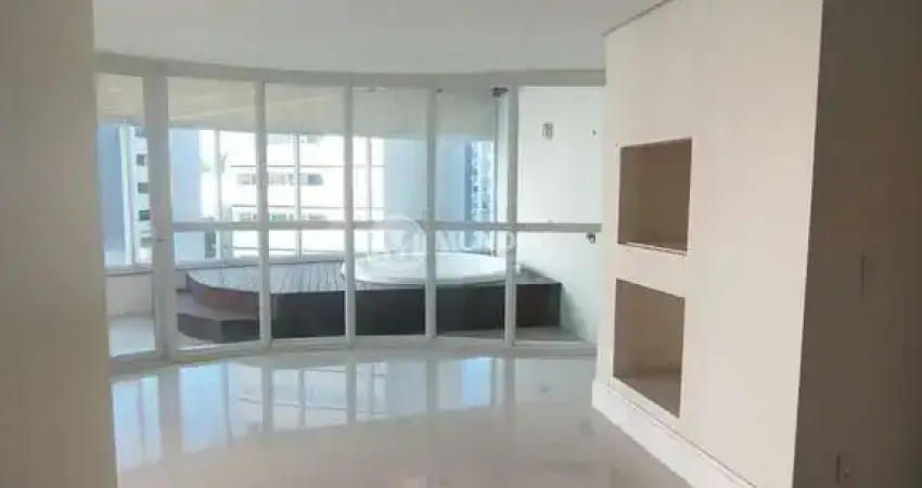 Apartamento diferenciado na quadra do mar, centro, balneário camboriú - sc