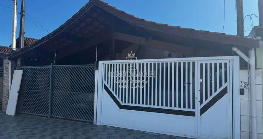 Casa geminada no Maracanã, Praia Grande/SP 02 Dormitórios com 1 Suíte, sala ampla, cozinha espaçosa com 02 vagas de garagem, área externa com churrasqueira