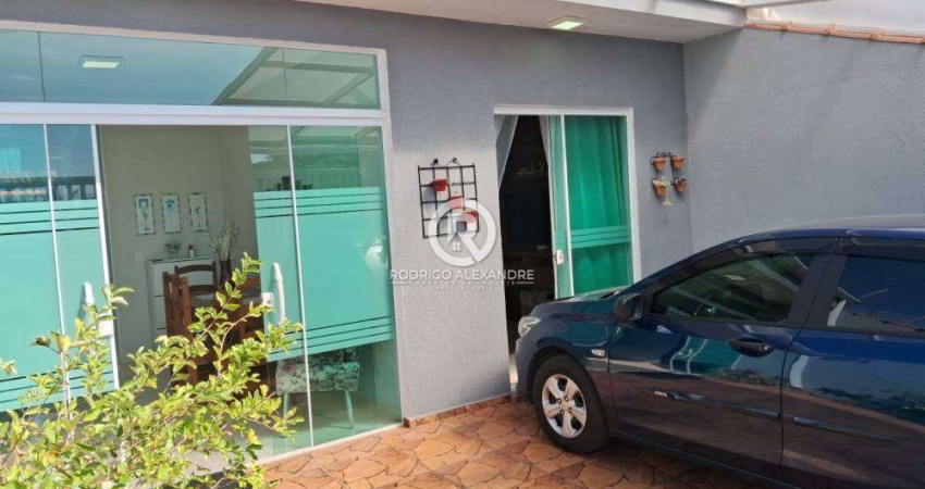 Casa Geminada à Venda em Peruíbe: 2 Dormitórios, Churrasqueira e Garagem - R$ 360.000