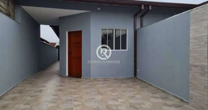 Linda Casa Geminada com 2 Dormitórios e Espaço Gourmet à Venda em Itanhaém – R$ 290.000