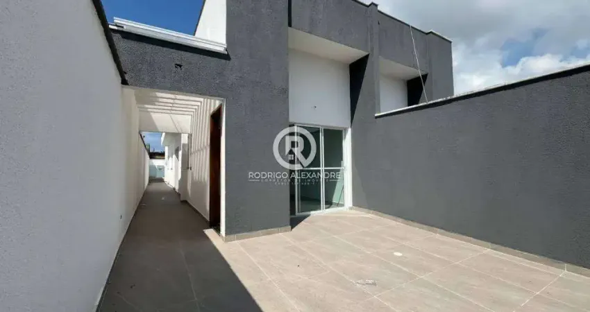 Casa à Venda em Itanhaém - 2 Dorms, Suíte, Piscina e Área de Lazer Completa por R$ 395.000