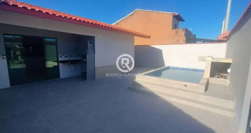 Casa à Venda em Jardim Santana, Mongaguá - 2 Dormitórios, Suíte e Piscina por R$ 349.900