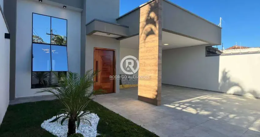 Linda Casa à Venda em Cibratel II, Itanhaém: 3 Dormitórios, Suíte, Piscina e Área de Lazer!