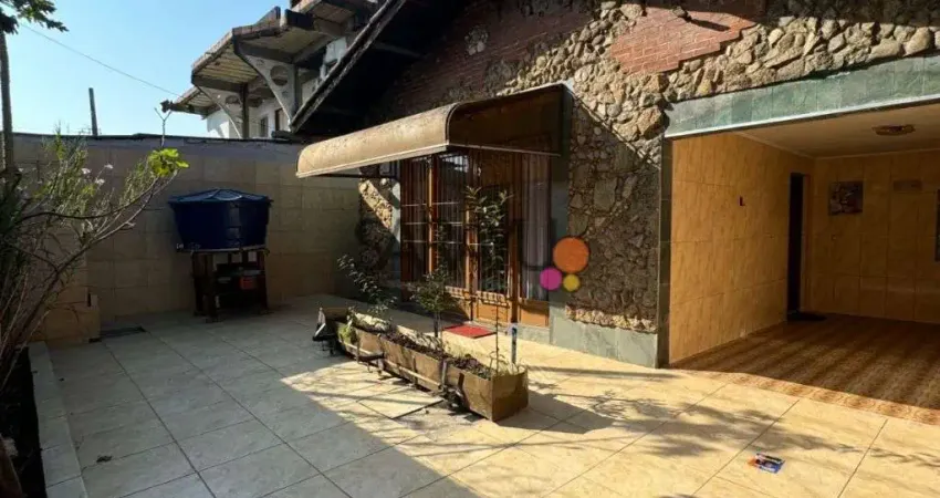 Casa padrao de 03 dormitorios para venda no jardim santa maria guaruja.