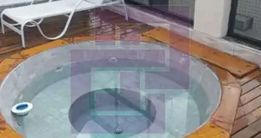 Cobertura, com piscina e churrasqueira, reformada! enseada , proximo da praia.