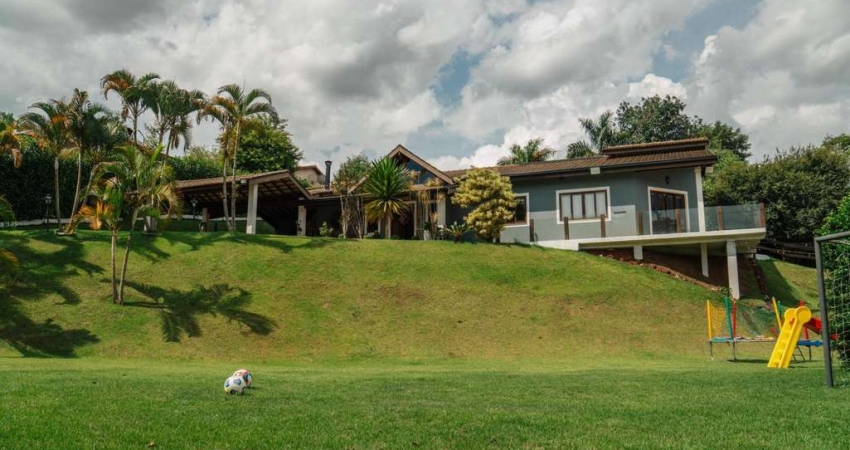 Casa em Condomínio para Venda em Bragança Paulista, Condomínio Vila Rica, 4 suítes, 3 banheiros, 4 vagas