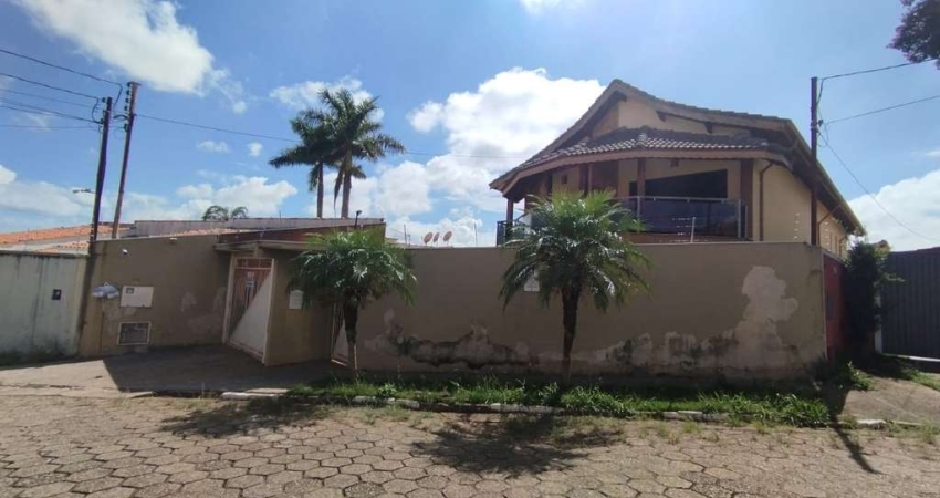 Casa para Venda em Bragança Paulista, Altos de Bragança, 4 dormitórios, 1 suíte, 2 banheiros, 2 vagas