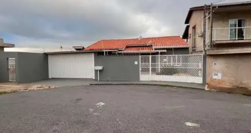 Casa à venda em Bragança Paulista, Residencial das Ilhas, com 3 quartos, com 180 m²