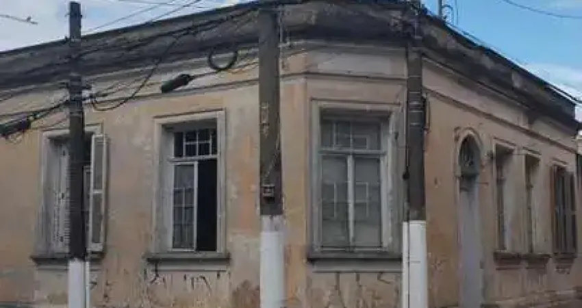 Casa à venda em Bragança Paulista, Centro, com 4 quartos, com 240 m²