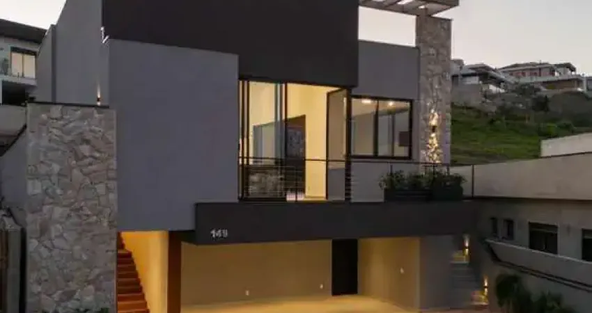 Casa à venda em Bragança Paulista, Condomínio Vale das Águas, com 3 suítes, com 309 m²
