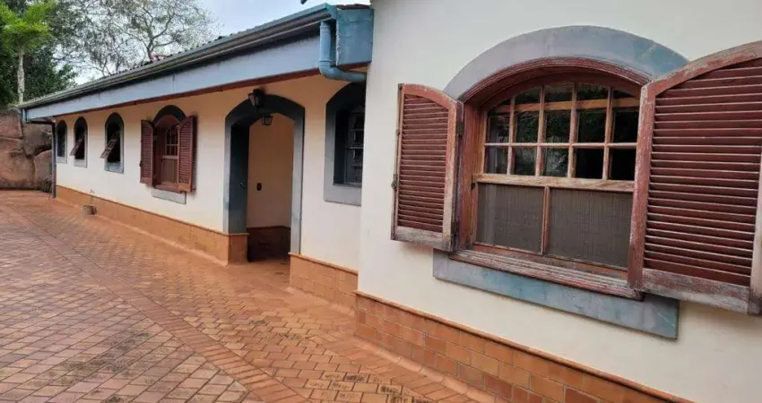 Casa à venda em Bragança Paulista, Jardim Amapola, com 4 suítes