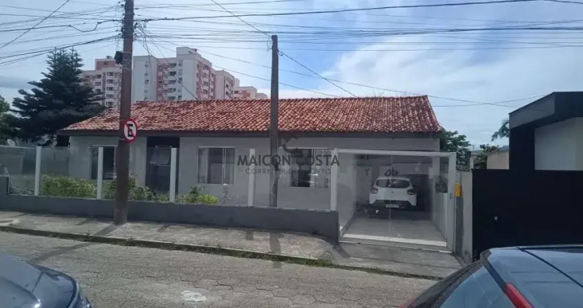 Casa com 3 quartos à venda no Barreiros, São José 