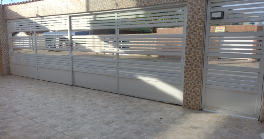 Linda casa nova sobreposta 2 dorms, com sacada, excelente localização