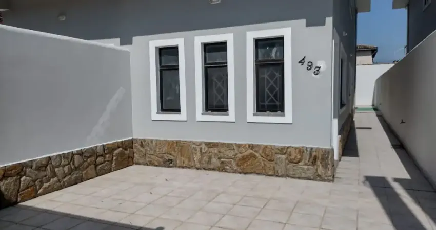 Casa 2 quartos - Lado Praia no Maracana em Praia Grande - RP373
