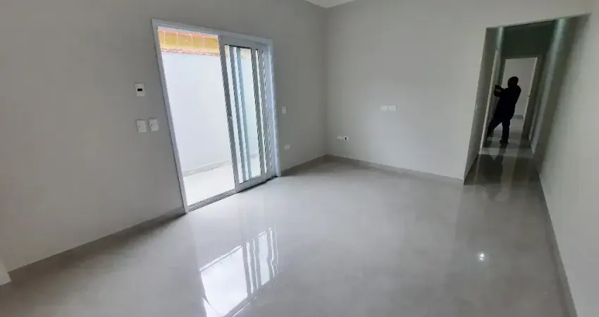 Casa 2 quartos 1 suíte- Lado Praia no Jardim Real em Praia Grande - RP522