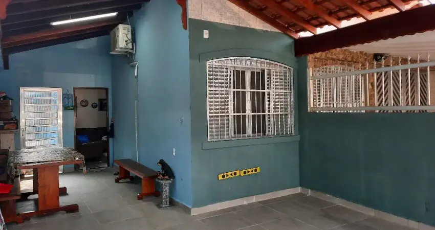 Casa 2 quartos - Lado Praia no Jardim Imperador em Praia Grande - RP569