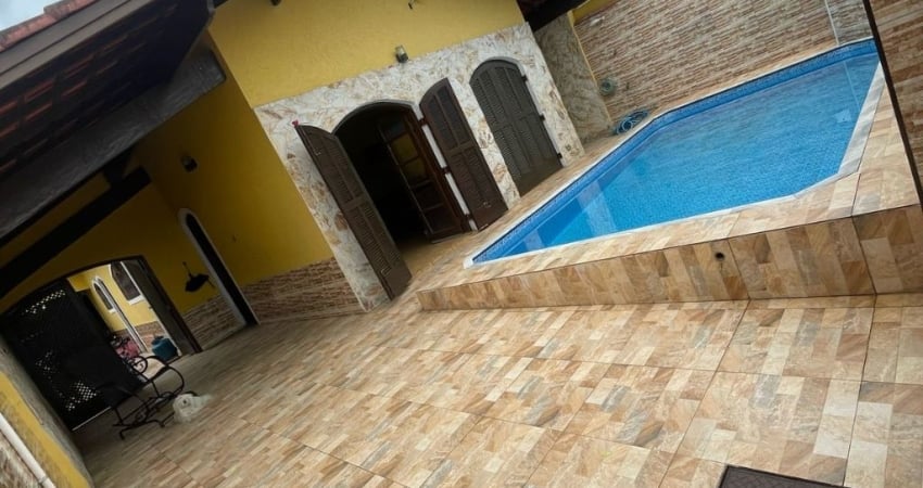 Casa 3 quartos 1 suíte - Piscina - bem proximo da Praia - Vila Caiçara - Praia Grande - SP - RP644