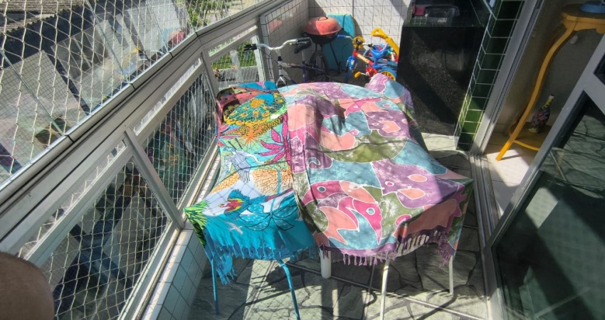 Vila Caiçara, excelente apto, 2 dorms, suite, sacada, prédio frente para o mar