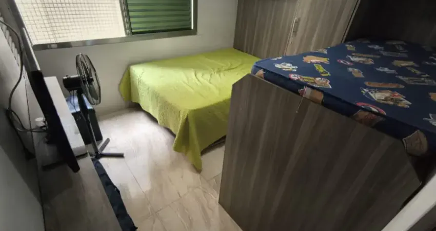 Kitnet dividida com Móveis Planejados – Frente ao Mar na Vila Caiçara! R$ 169.000,00 somente à vista