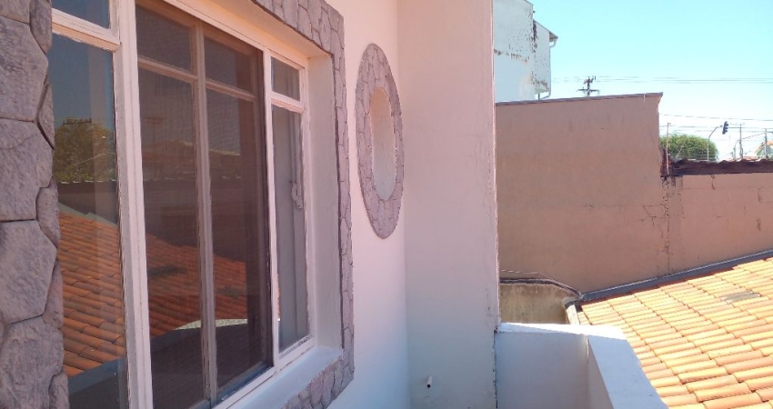 Casa de Fundos, 2 dorms, Sem garagem - Campinas Saída para Valinhos
