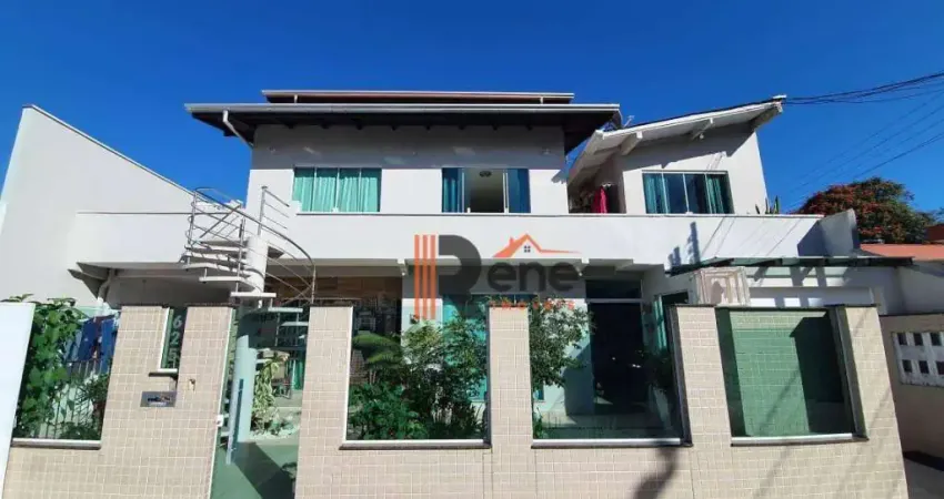 Casa com 3 dormitórios à venda, 286 m² por R$ 2.200.000,00 - Nações - Balneário Camboriú/SC
