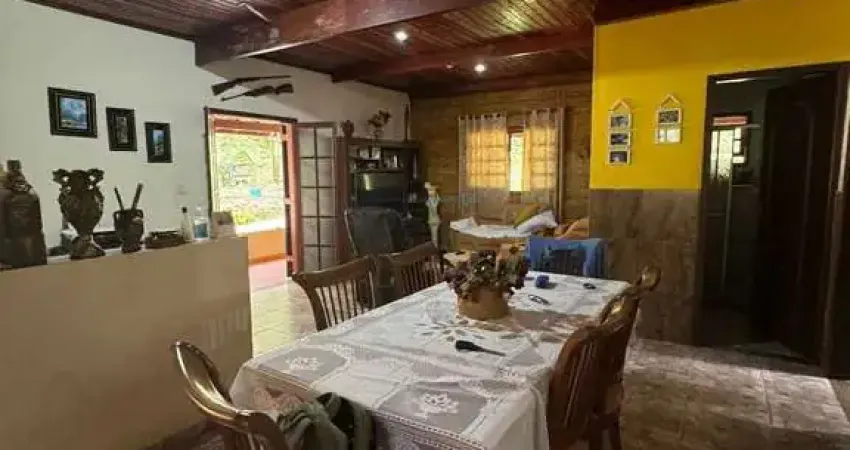 Chácara com casa de 03 dormitórios e terreno de 4.320m², à venda em arujá - sp