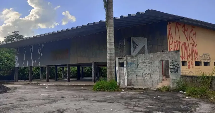 Salão comercial amplo, com excelente terreno, à venda no taboão, mogi das cruzes - sp