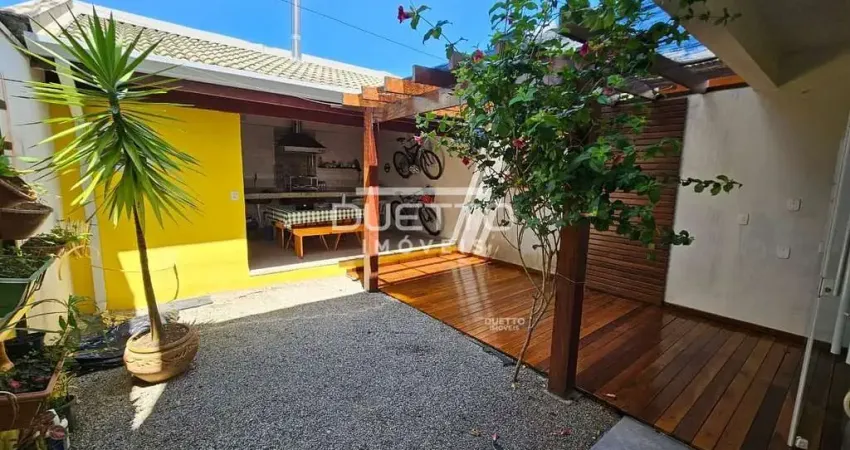 Sobrado de 200m², com 03 dormitórios, sendo 01 suíte, à venda no Residencial Colinas, Mogi das Cruz