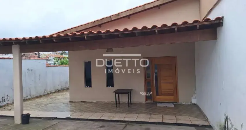 Casa ampla com porão, à venda em Mogi das Cruzes - SP