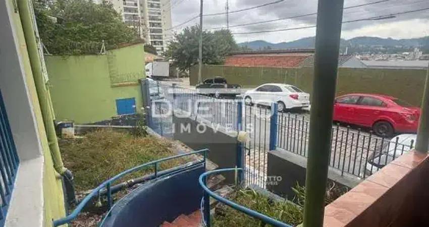 Casa ampla com 02 dormitórios e edícula, à venda no Parque Santana, Mogi das Cruzes - SP