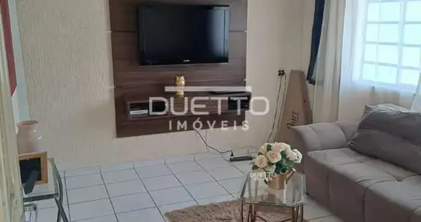 Casa Térrea com excelente localização, à venda no Centro de Mogi das Cruzes - SP