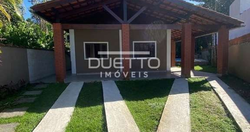 Casa de Praia em condomínio fechado, contando com 03 dormitórios e piscina, à venda em Bertioga - S