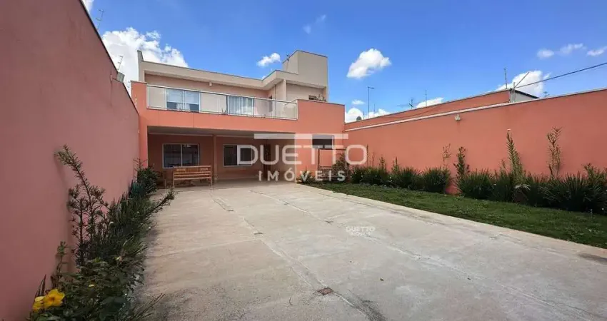 Casa Térrea de 04 dormitórios, sendo 03 suítes, à venda na Vila Oliveira, Mogi das Cruzes - SP