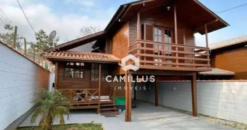 Casa de madeira elegante com 2 quartos a 500 m da praia Pico da Cruz
