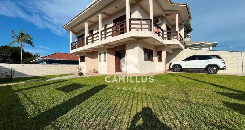 Casa com 3 dormitórios à venda, 184 m² por R$ 1.580.000,00 - Carianos - Florianópolis/SC