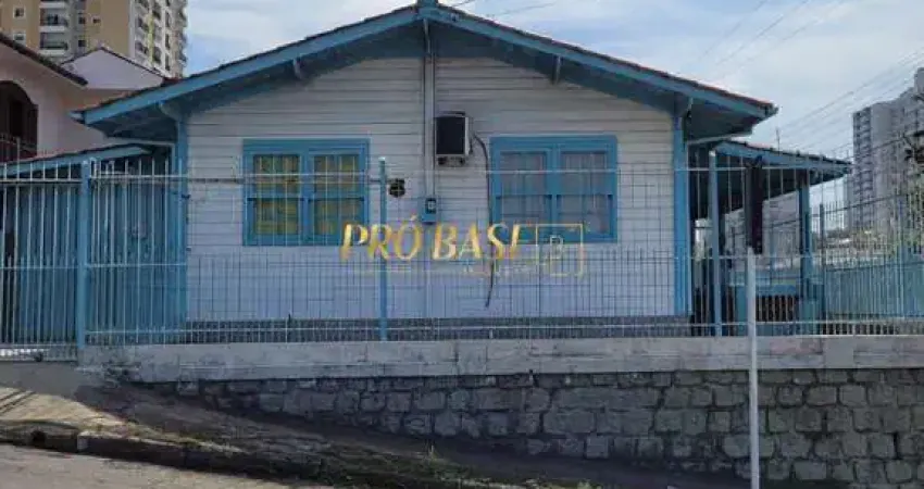 Casa com 3 quartos à venda na Rua Moura, 610, Barreiros, São José
