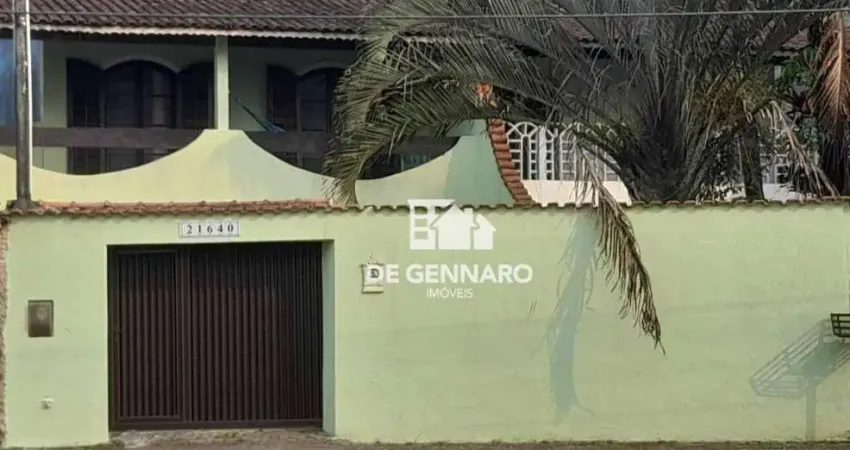 BELA CASA NA PRAIA ENTRE A  SERRA E  O  MAR. IMÓVEL EXCELENTE PARA RESIDENCIAL OU COMERCIAL.  A UM QUARTEIRÃO  DA PRAIA. CINCO MINUTOS DO CENTRO COMER
