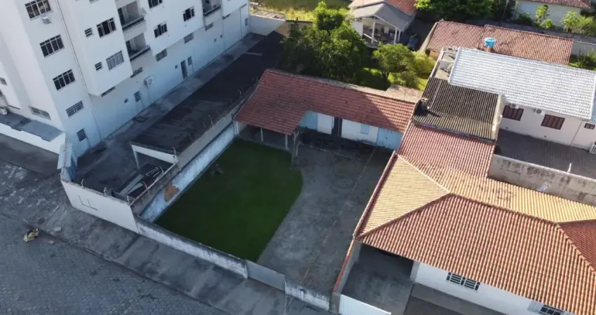 Terreno à venda na Avenida Portugal, 1, Aeroporto, Tubarão