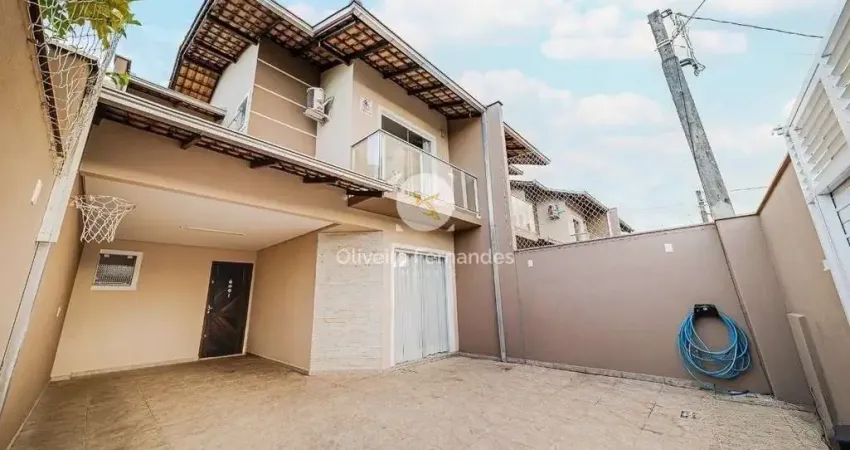 Sobrado semi mobiliado, com 6 metros de abertura, 3 quartos (1 suíte) à venda, 107 m² - Vila Nova - Joinville/SC