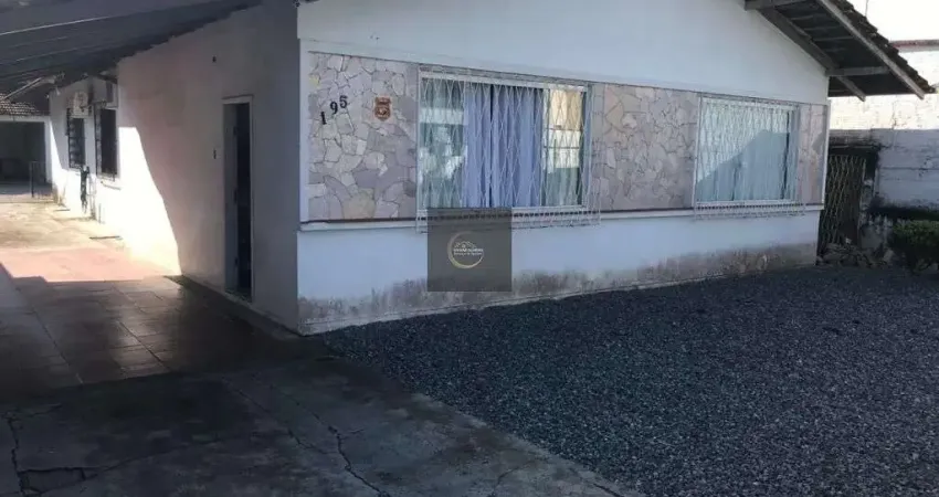 Casa no Saguaçu, com área privativa de 139m², 03 dormitórios, sendo 01 suíte.