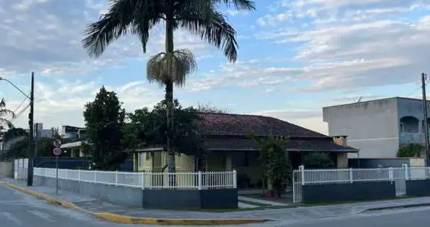 Casa com 3 quartos à venda na Avenida 800 das Margaridas, 1032, Itapema do Norte, Itapoá