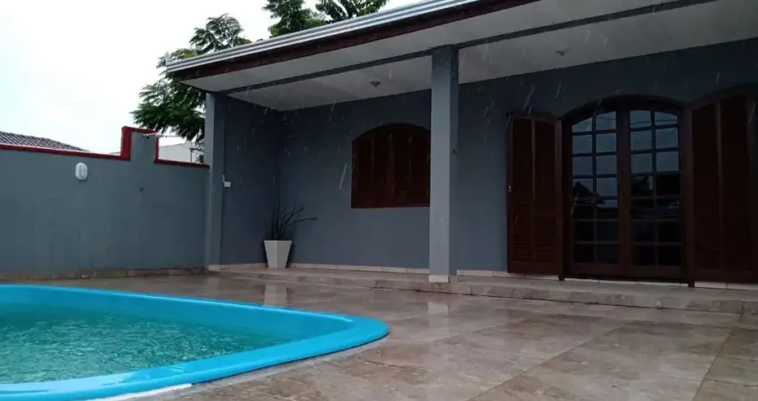 Casa com piscina  - Residencial Príncipe - Itapoá/SC